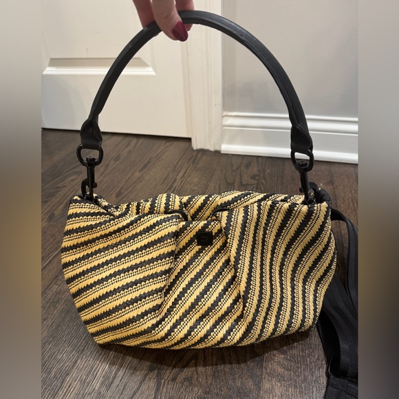 THINK ROYLN • Savannah Woven Design Raffia Top Handle Crossbody Bag Purse 3ways - Picture 5 of 11